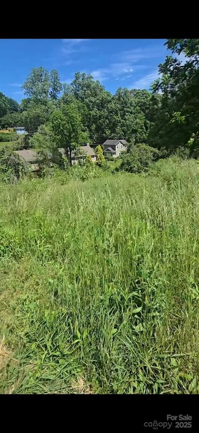 18 Village East Ct., Asheville, NC 28805