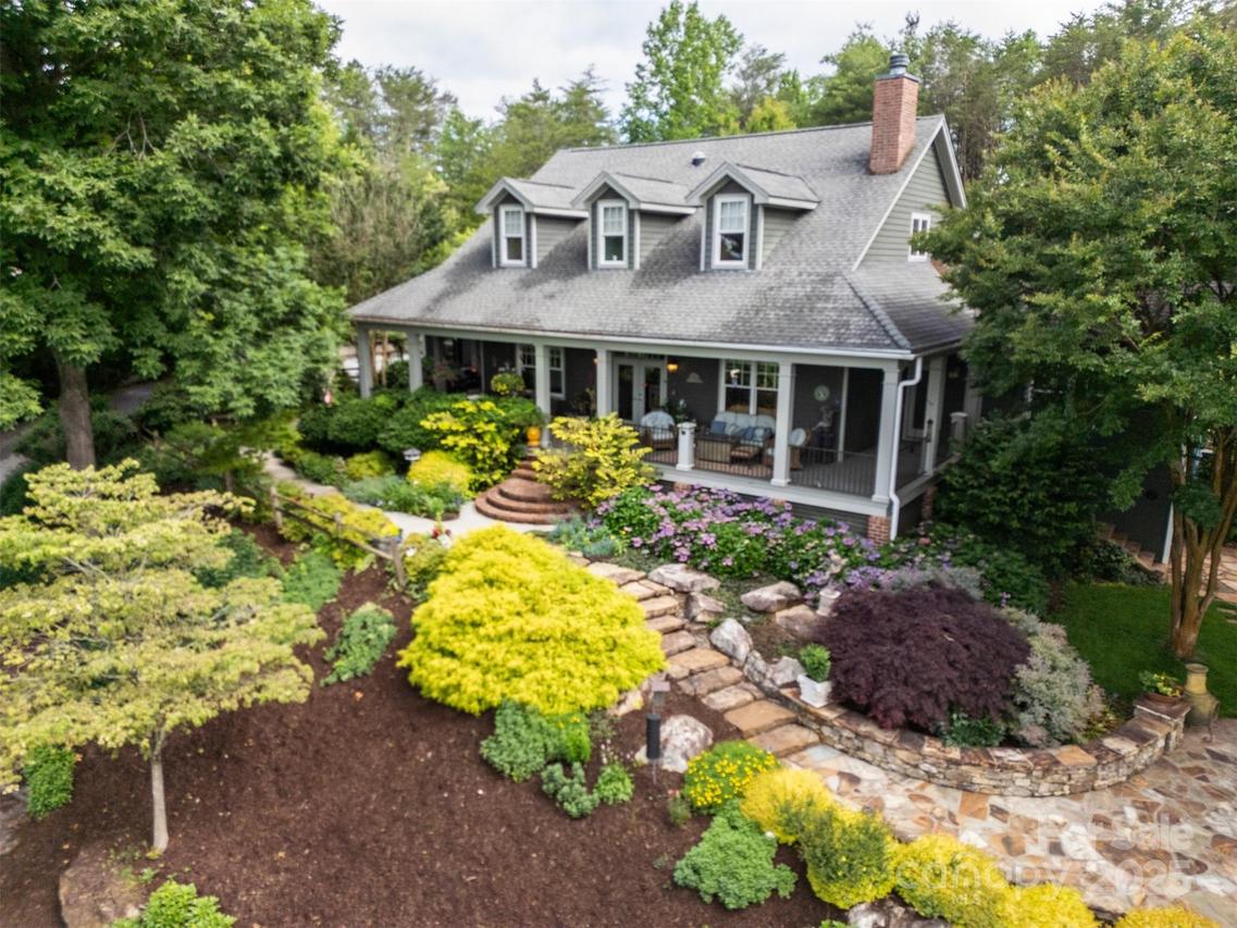 94 Spruce Hill Dr., Hendersonville, NC 28792