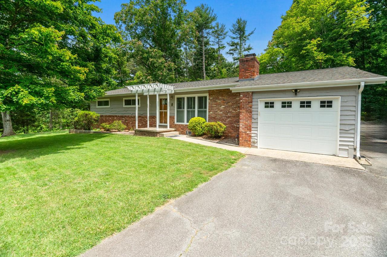 4 Sourwood Ln., Asheville, NC 28805