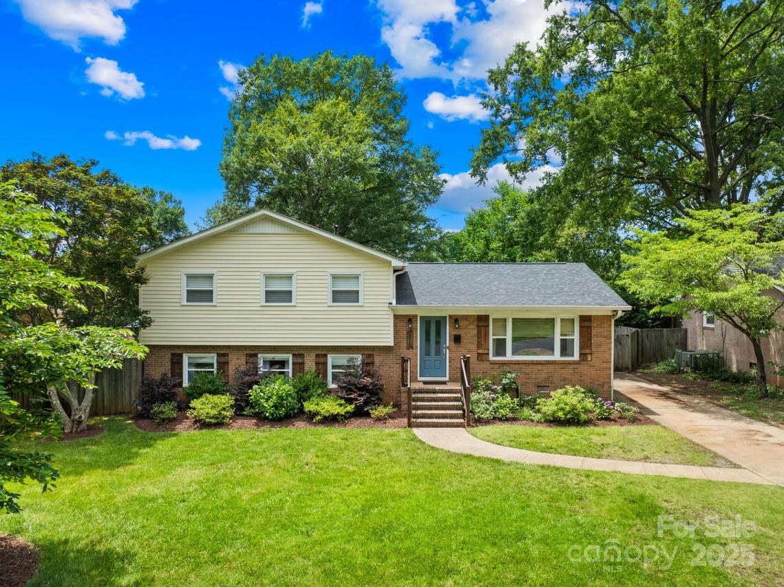2919 Dunaire Dr., Charlotte, NC 28205