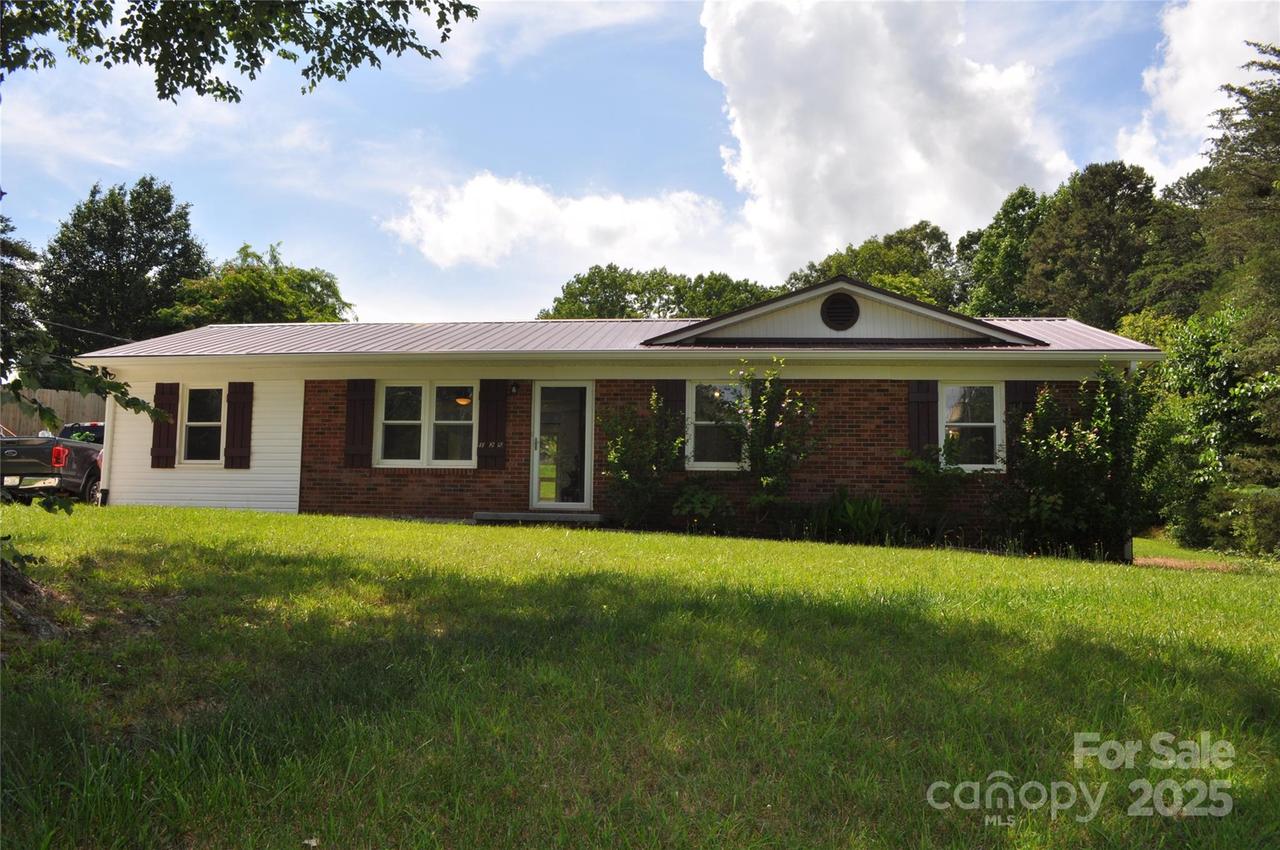 125 Heritage View Rd., Hickory, NC 28601