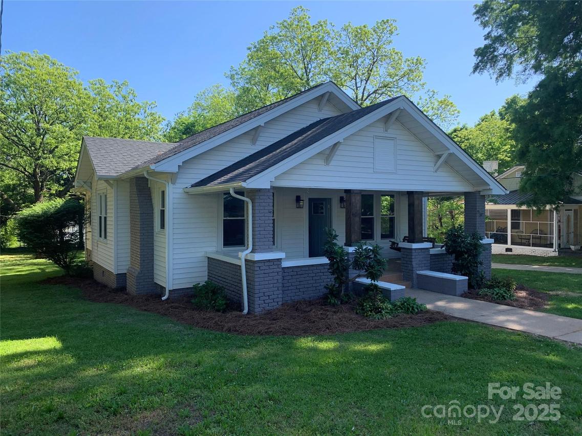 419 W 8th St., Newton, NC 28658