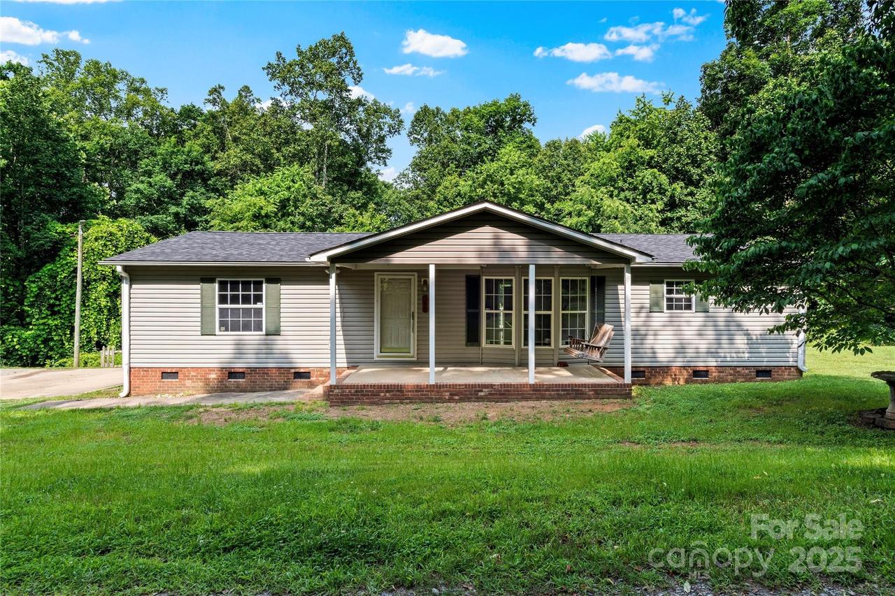 103 Forest Dr., King, NC 27021
