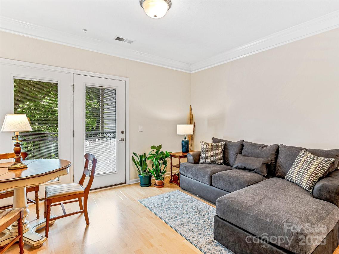 726 Appeldoorn Cir., Asheville, NC 28803