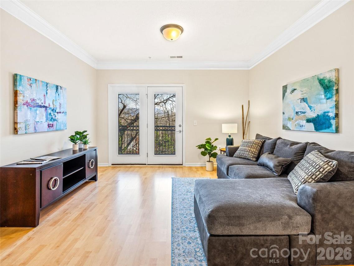 726 Appeldoorn Cir., Asheville, NC 28803