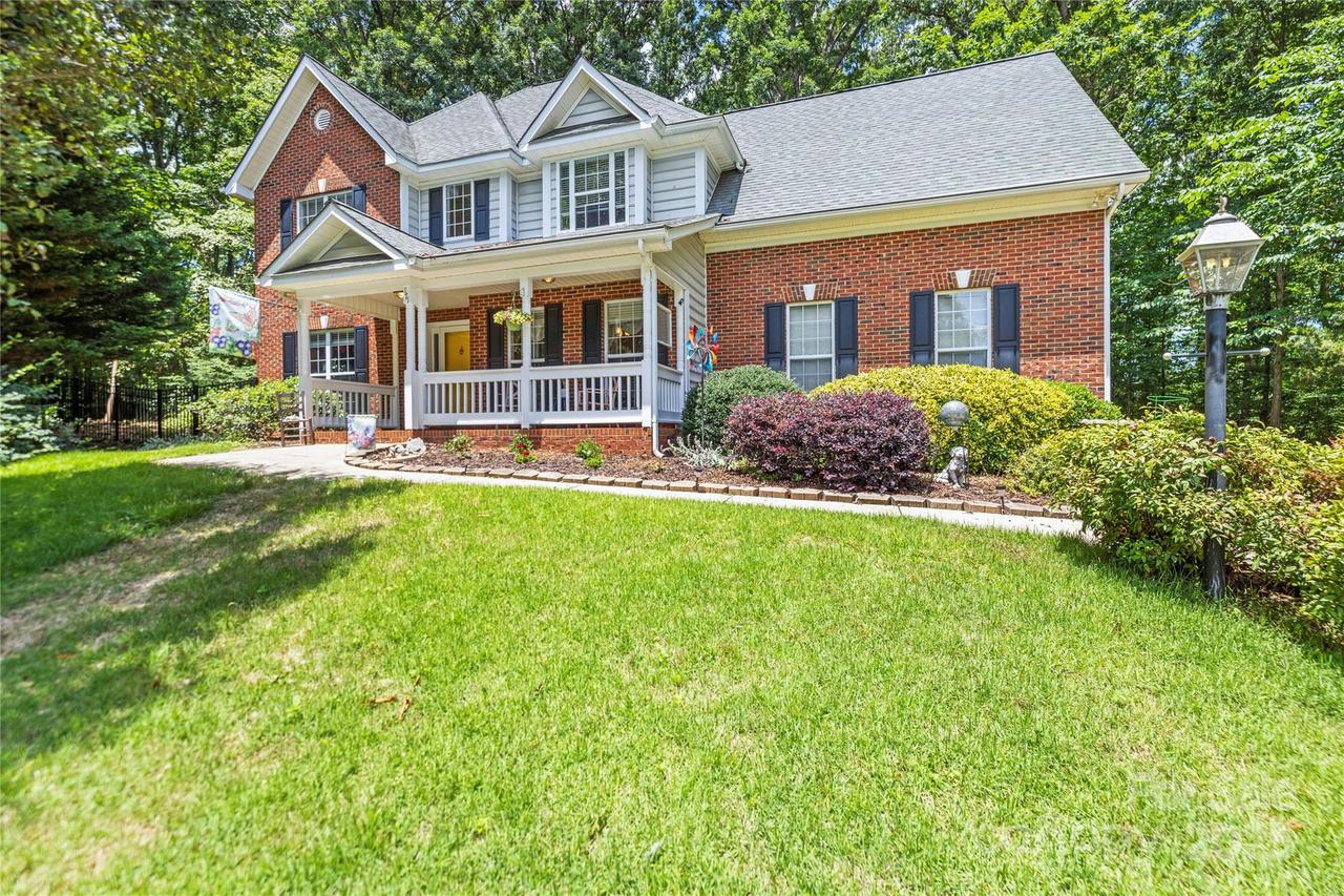 171 Highland Woods Ct., Denver, NC 28037