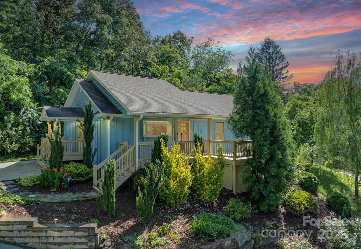 123 Thurland Ave., Asheville, NC 28803