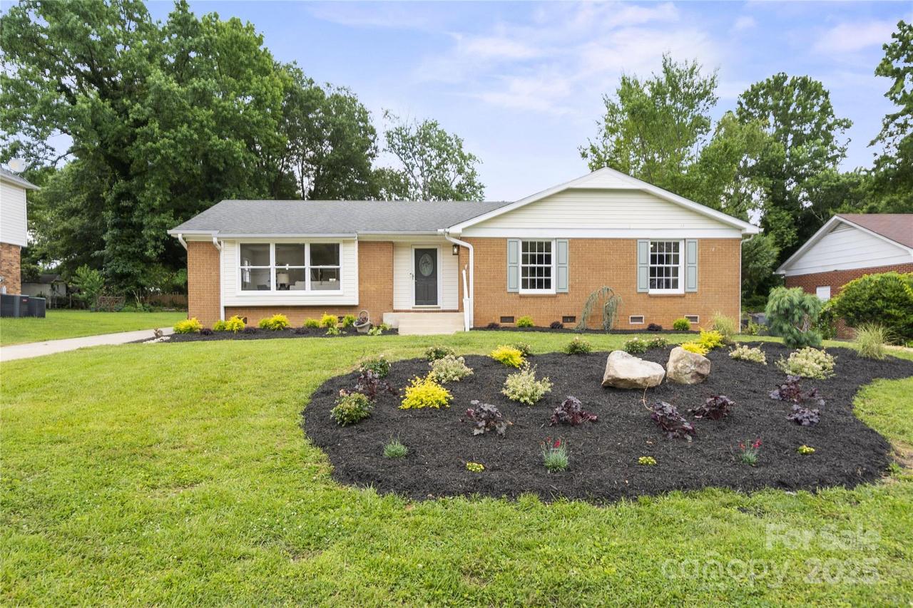 5817 Red Carriage Ln., Charlotte, NC 28212