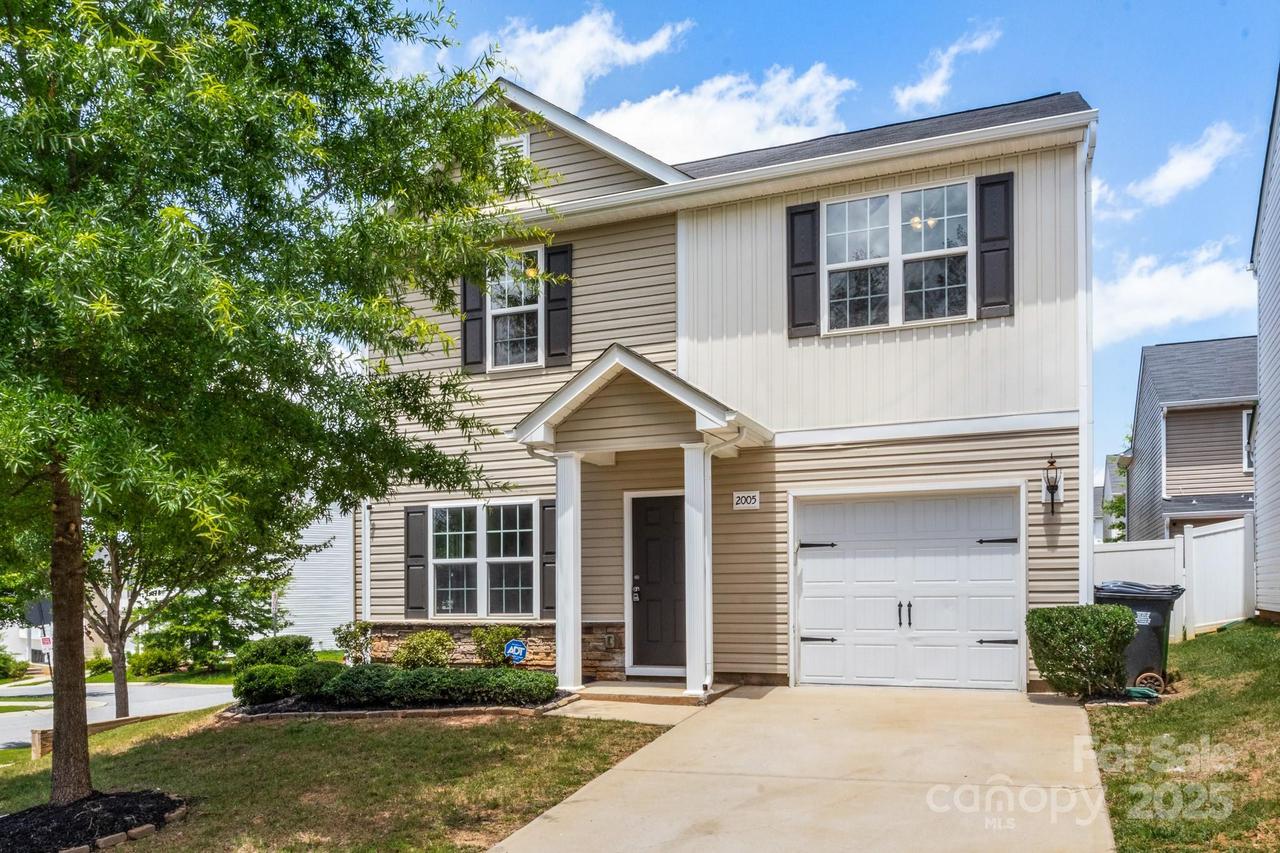 2005 Amos Oaks Ln., Charlotte, NC 28215