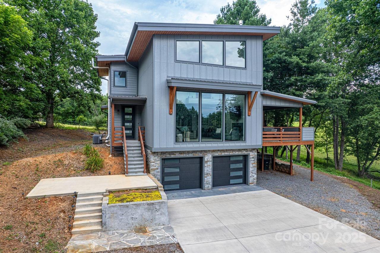 22 Lara Dr., Mills River, NC 28759