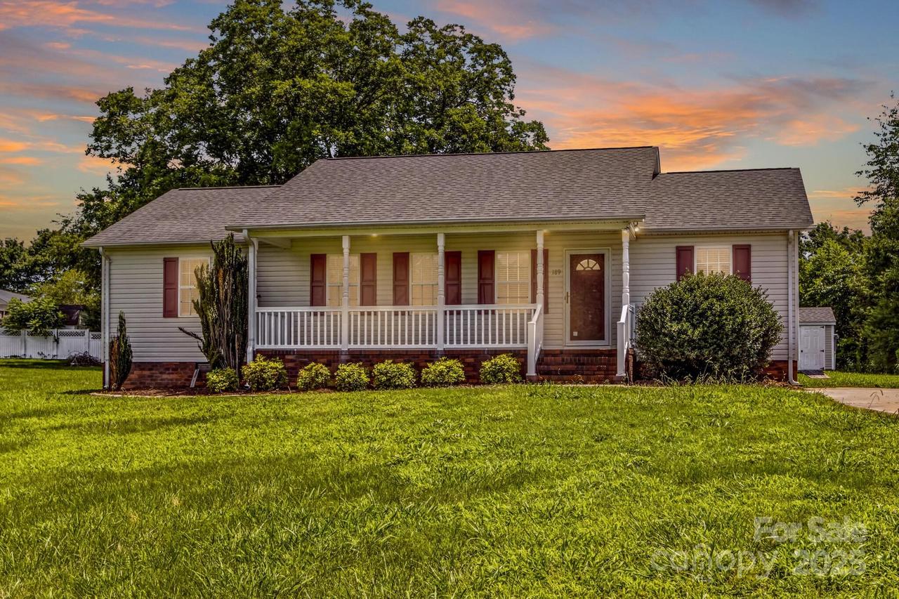 189 Lochshire Ln., Woodleaf, NC 27054