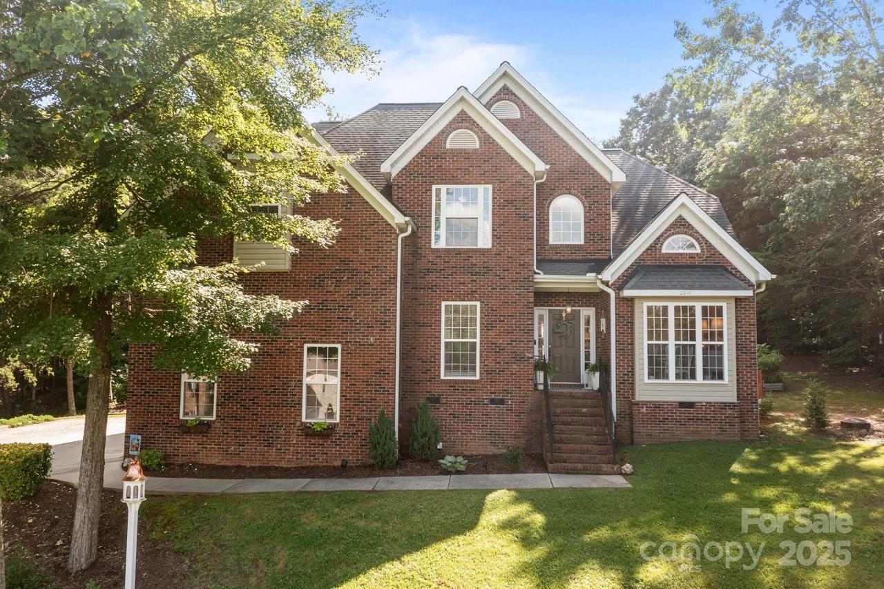 2019 Lynmore Dr., Sherrills Ford, NC 28673