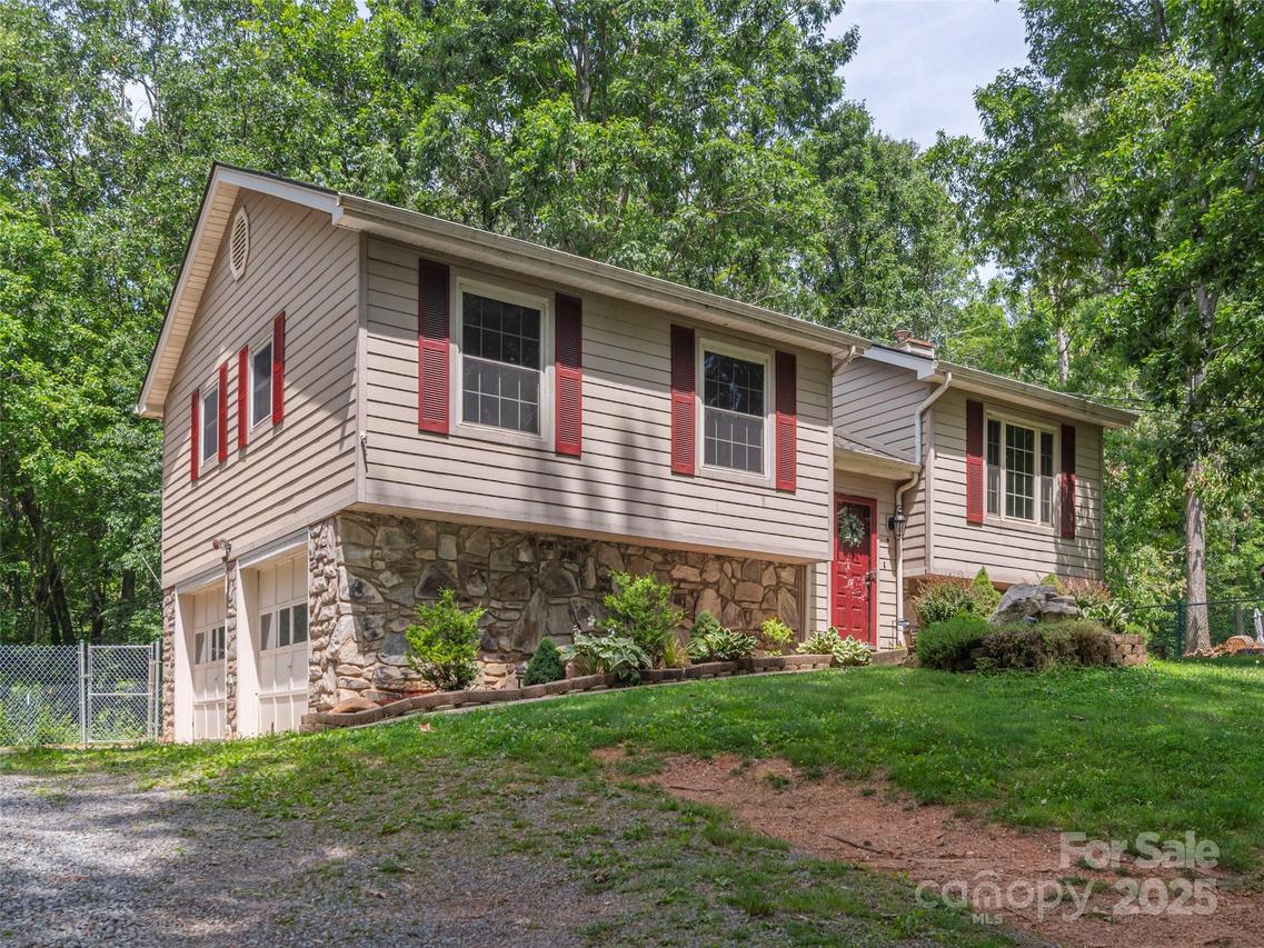 623 Nellie John Dr., Clyde, NC 28721