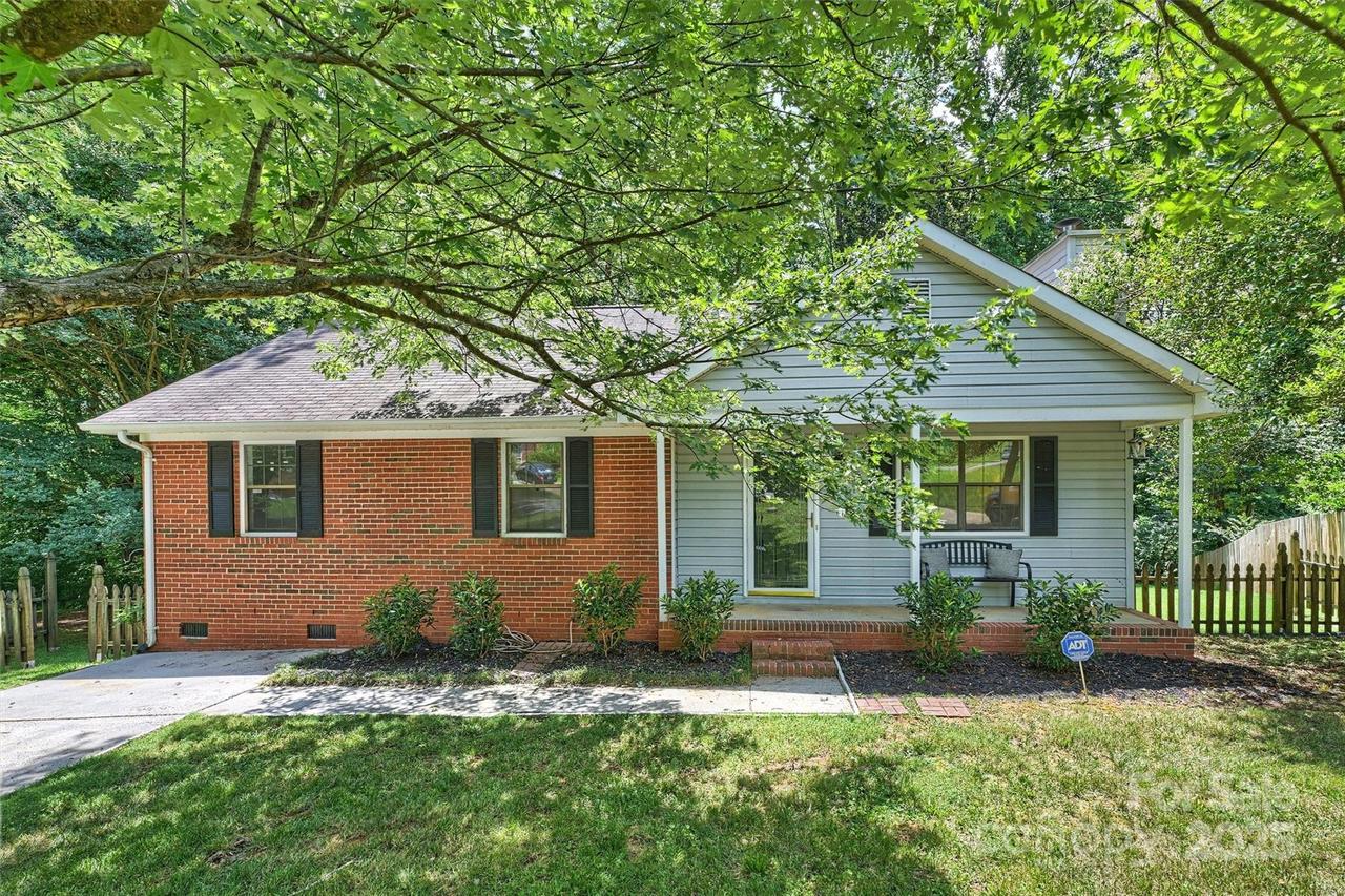 6115 Coltswood Ct., Charlotte, NC 28211