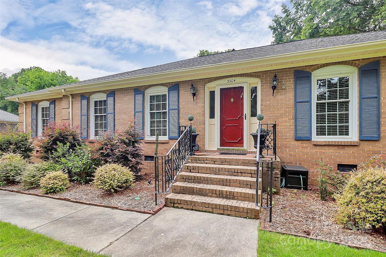 3304 Chilham Pl., Charlotte, NC 28226