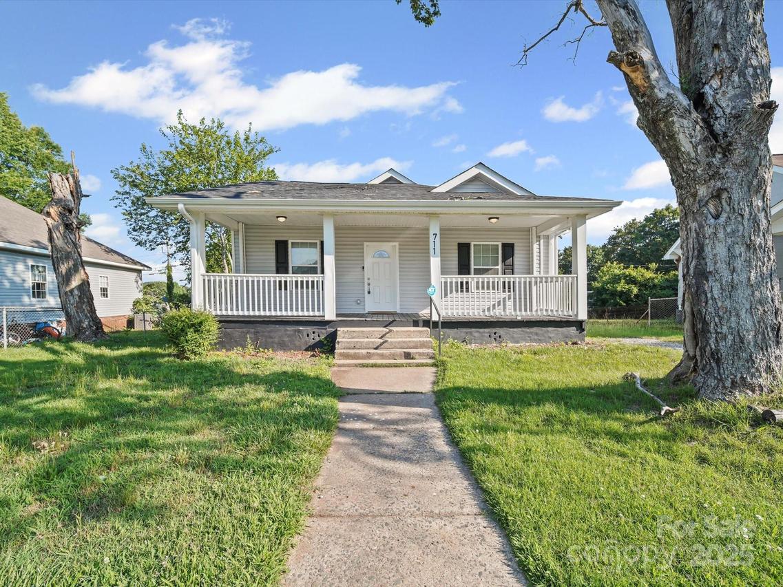 711 1st Rainbow St., Lexington, NC 27295