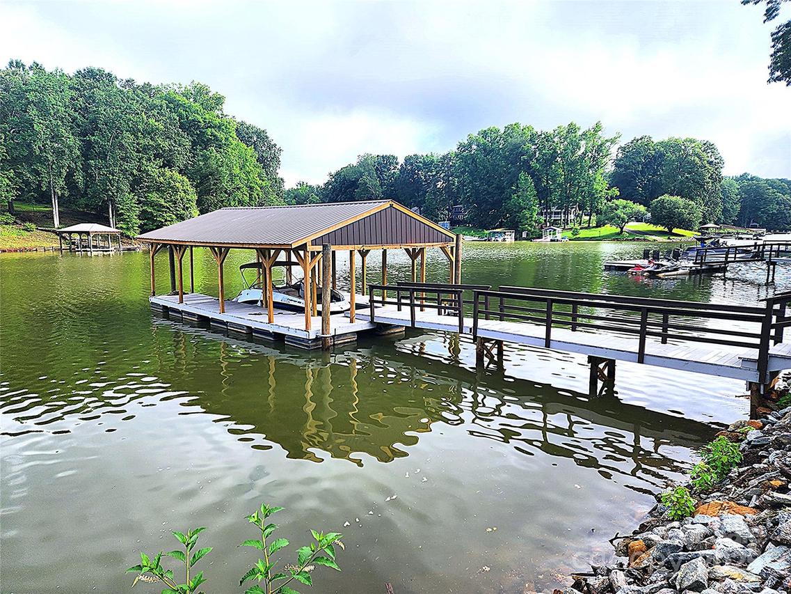6908 Shade Tree Ln., Sherrills Ford, NC 28673