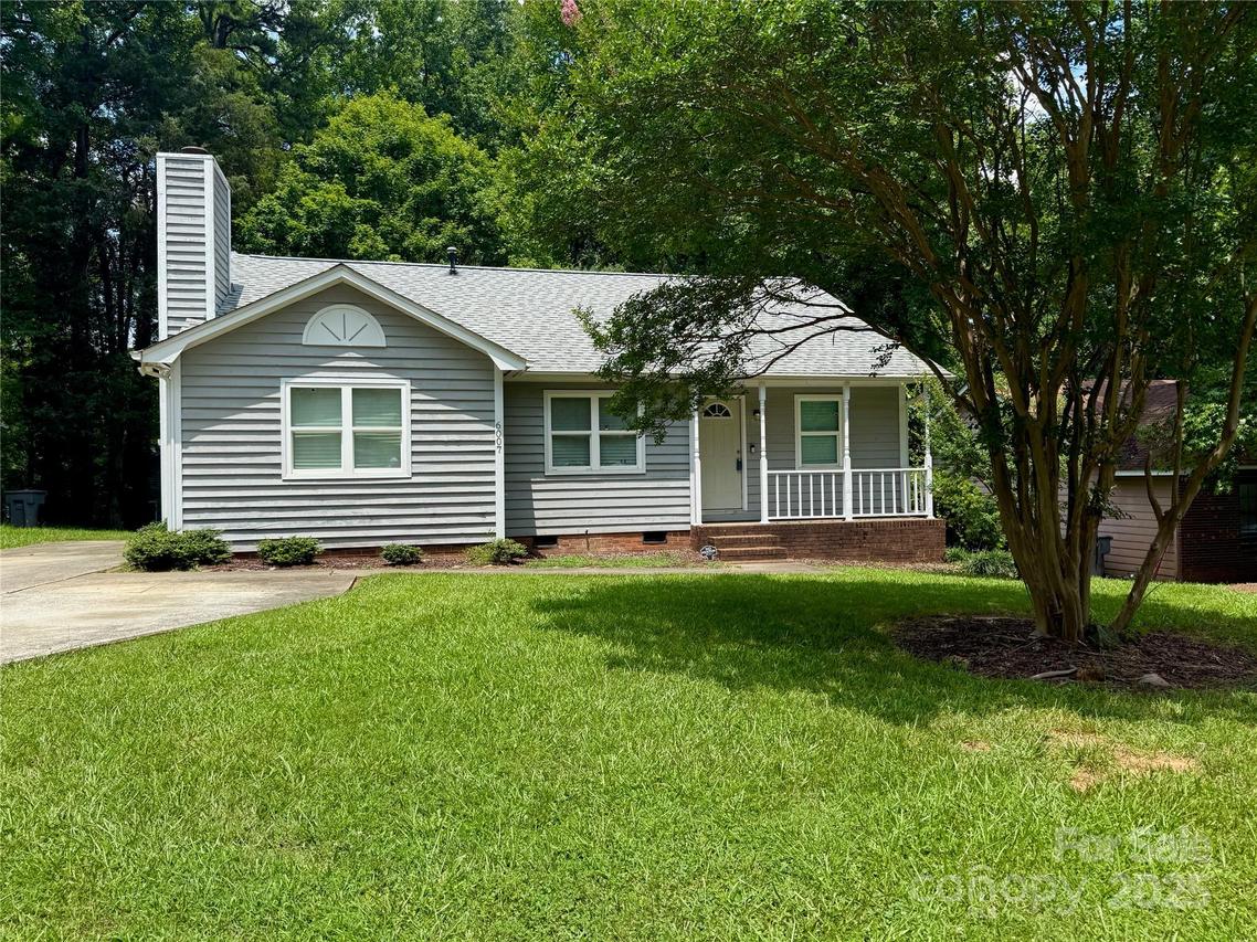 6007 Crosswood Ct., Charlotte, NC 28215