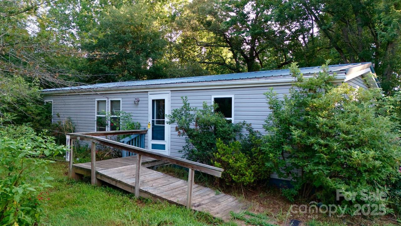 107 Round Pond Rd., Rutherfordton, NC 28139