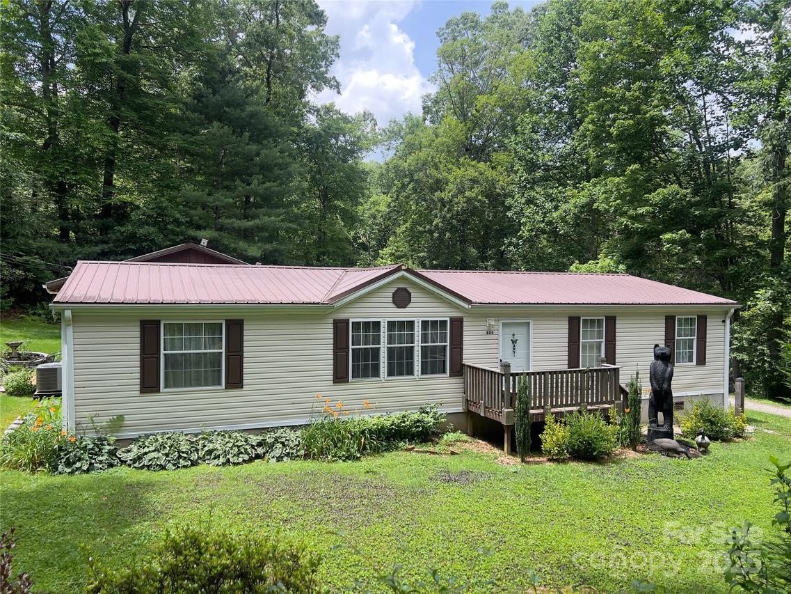 800 Turkey Pen Gap Rd., Horse Shoe, NC 28742
