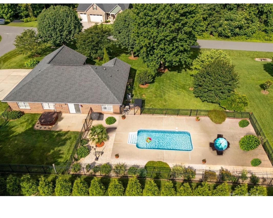1958 Cameron Heights Cir., Denver, NC 28037