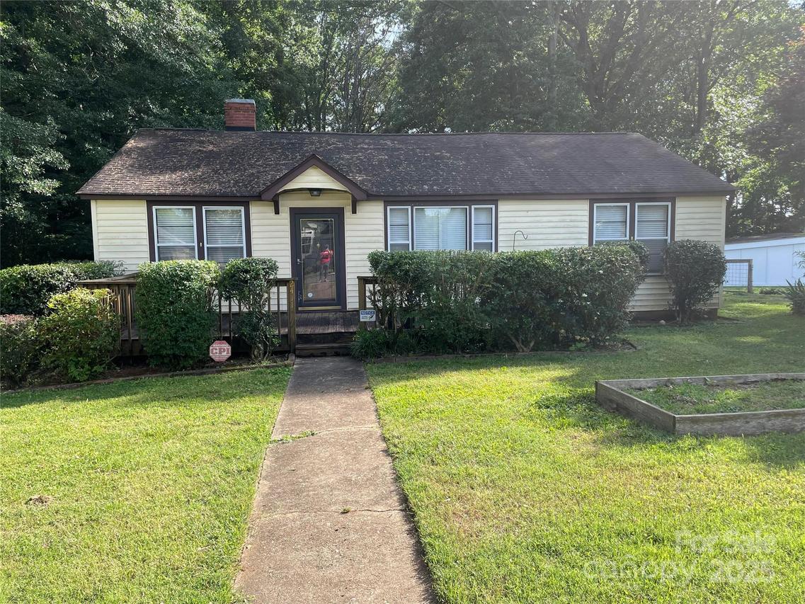 2411 Rebecca Ave., Charlotte, NC 28208