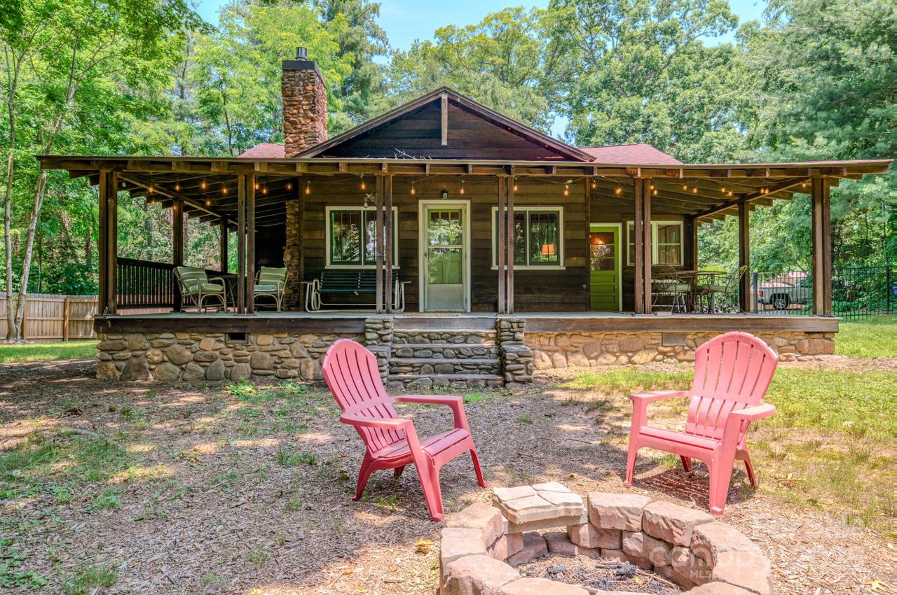 7 Bachelder Ln., Candler, NC 28715