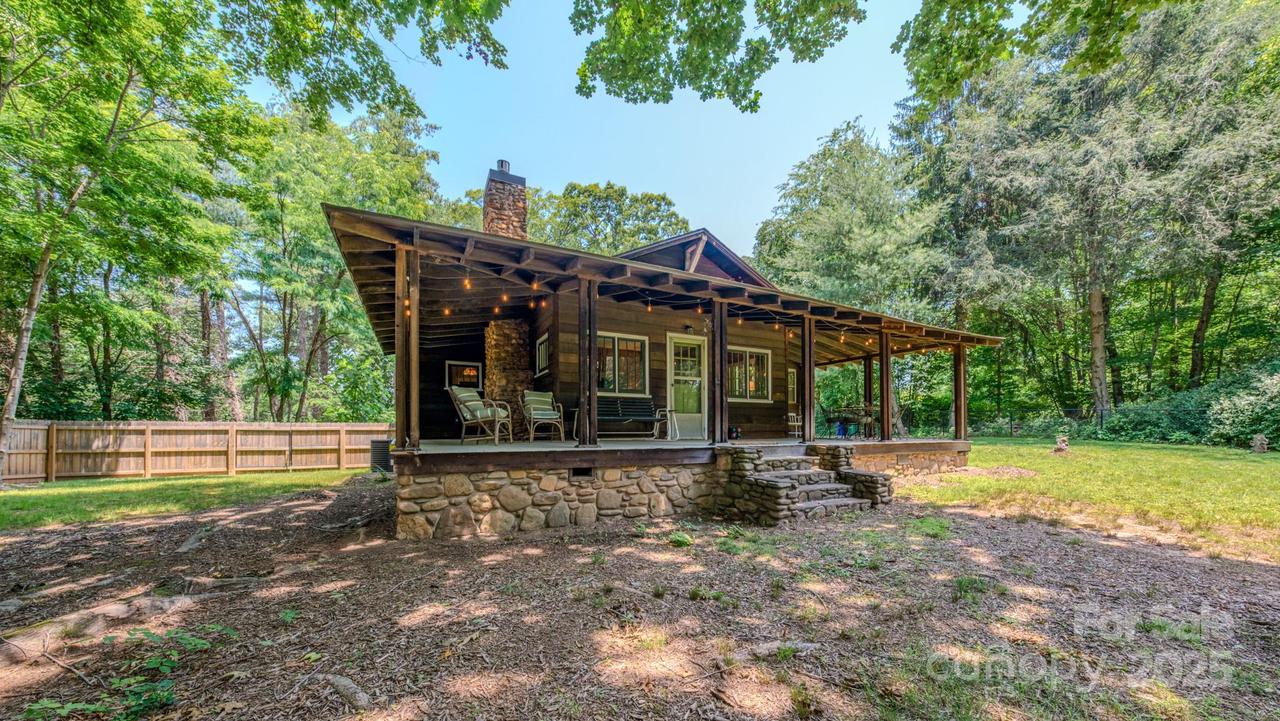 7 Bachelder Ln., Candler, NC 28715