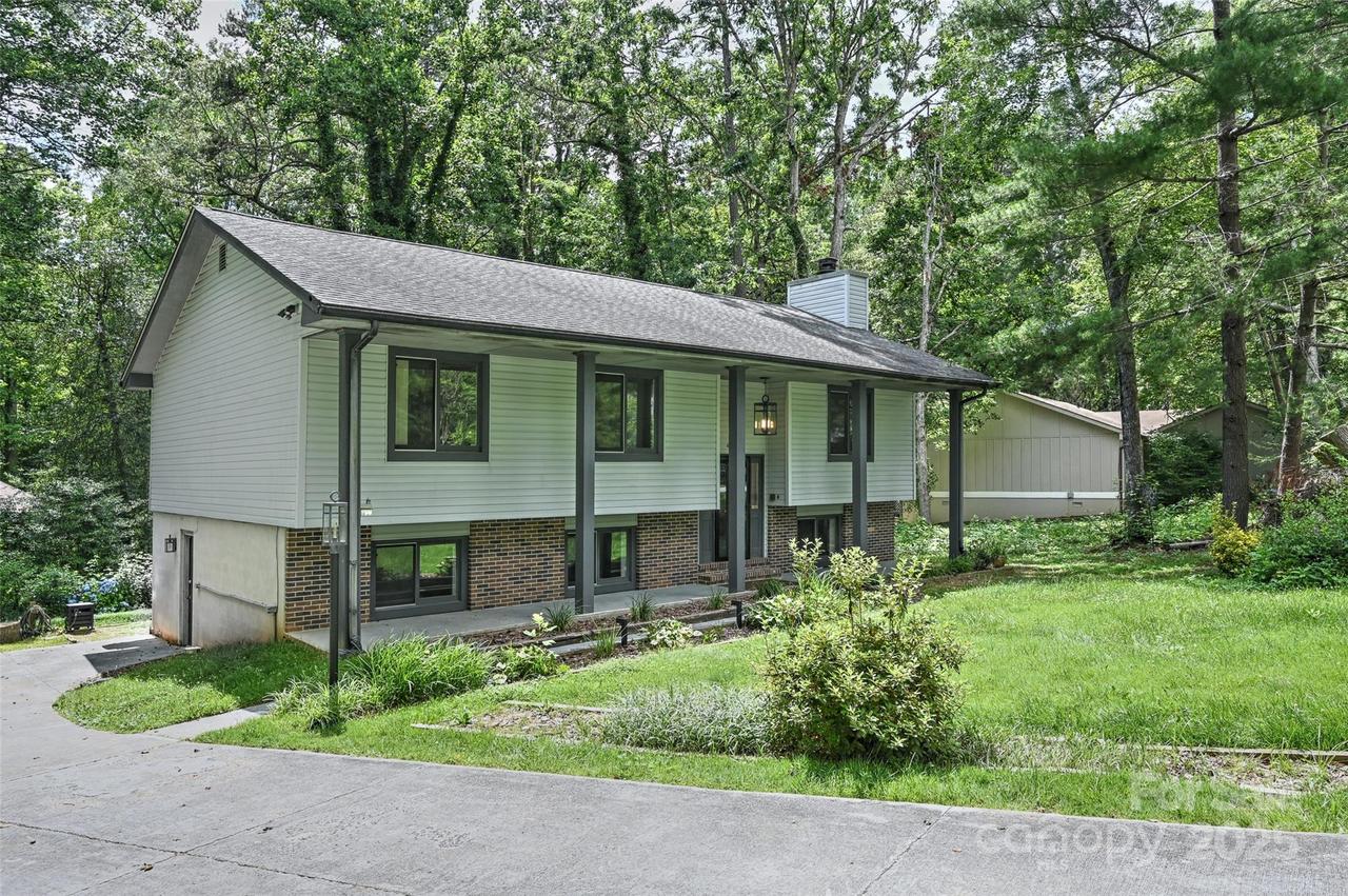 18 Golden Oaks Ln., Fletcher, NC 28732