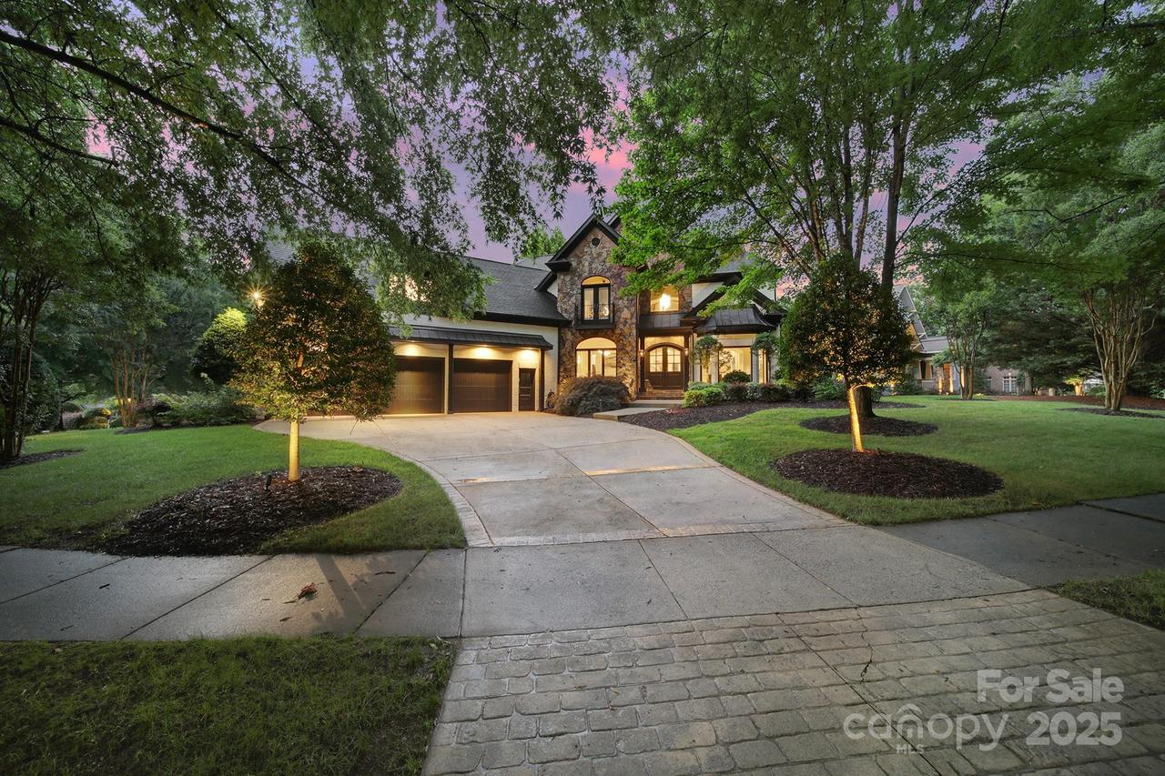 8016 Pemswood St., Charlotte, NC 28277