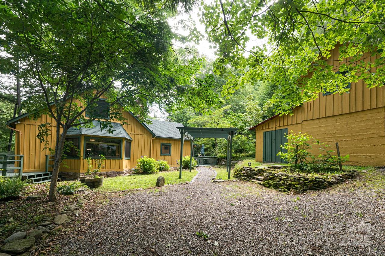 65 Woodfern Dr., Maggie Valley, NC 28751