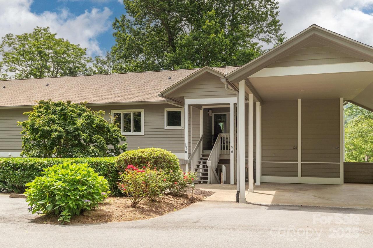 103 Golfside Dr., Flat Rock, NC 28731