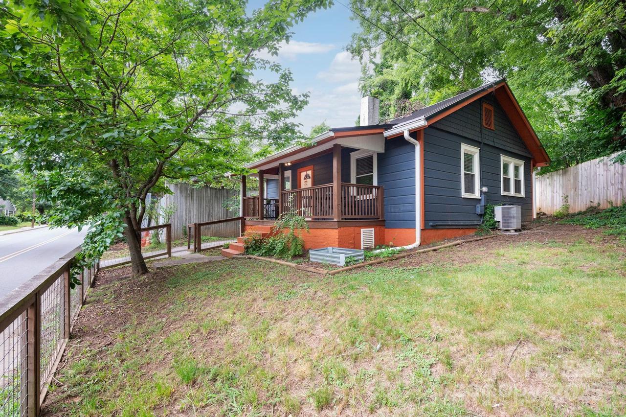 140 State St., Asheville, NC 28806