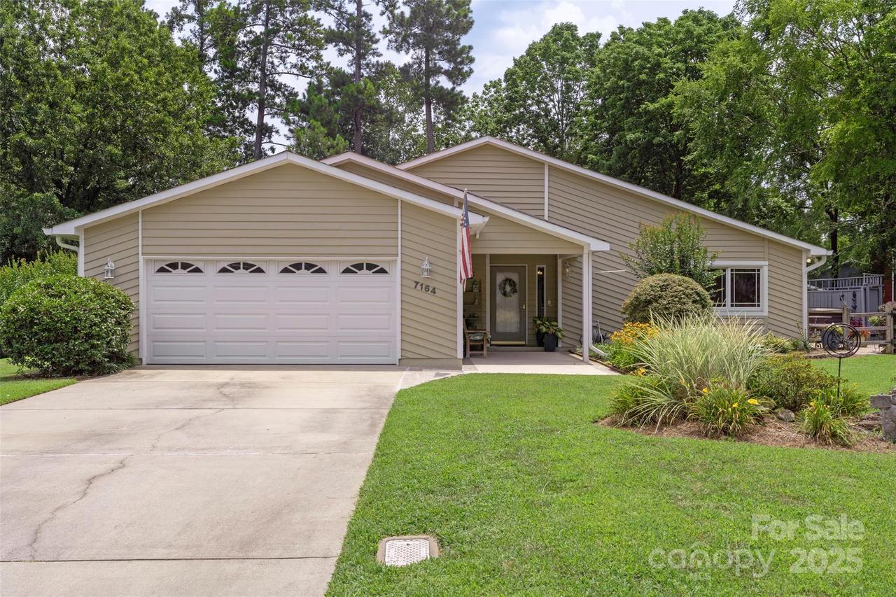 7164 Moss Point Dr., Charlotte, NC 28277