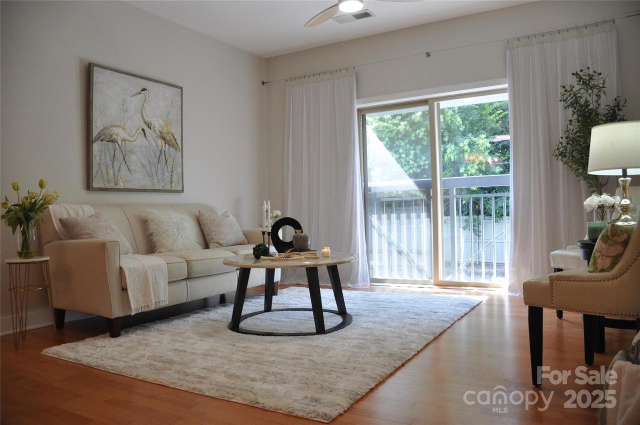 630 Calvert St. #1110, Charlotte, NC 28208