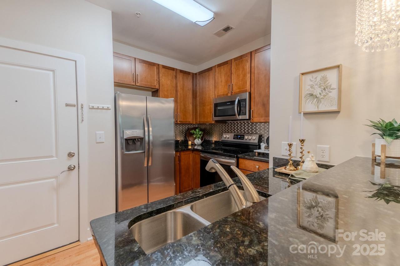 630 Calvert St. #1110, Charlotte, NC 28208