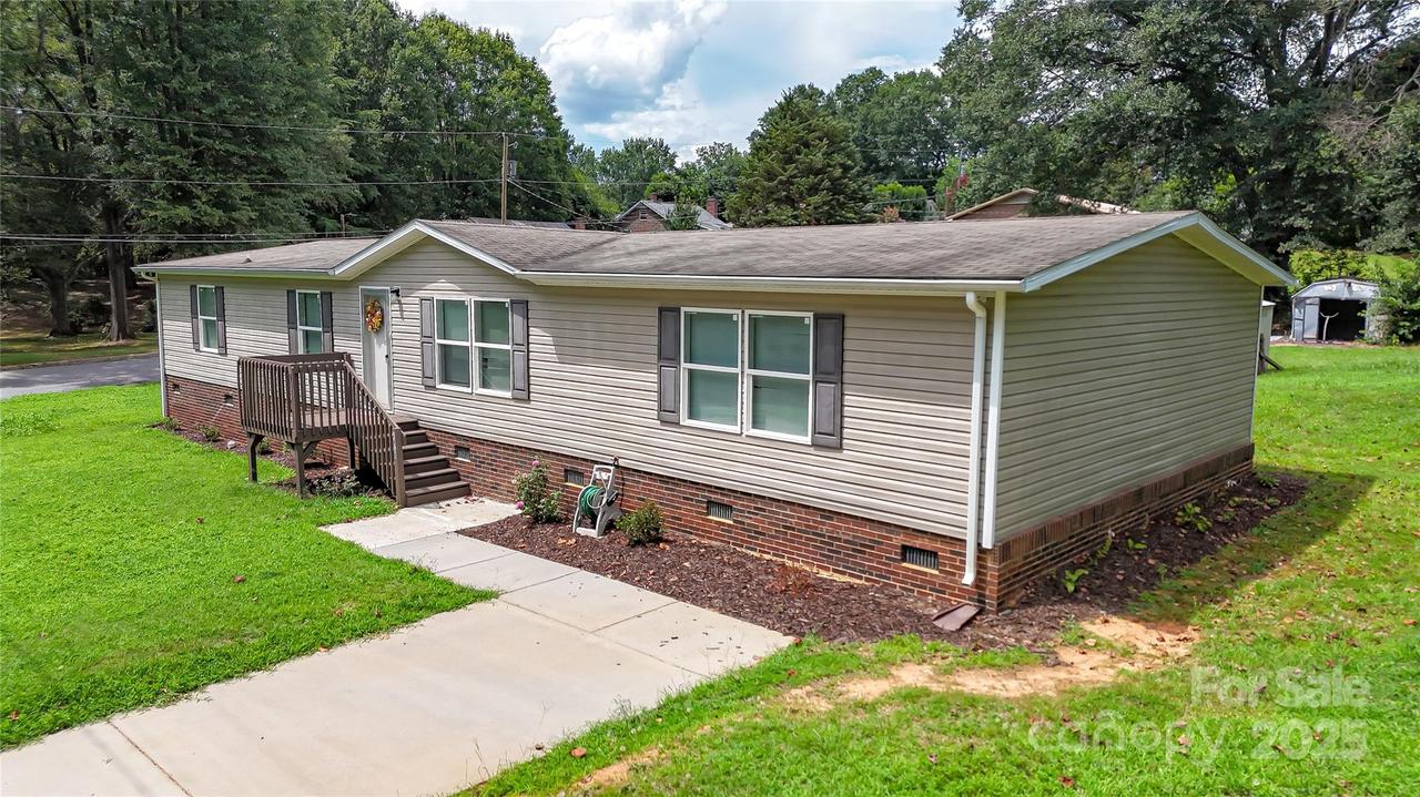 2418 6th Ave., Hickory, NC 28602