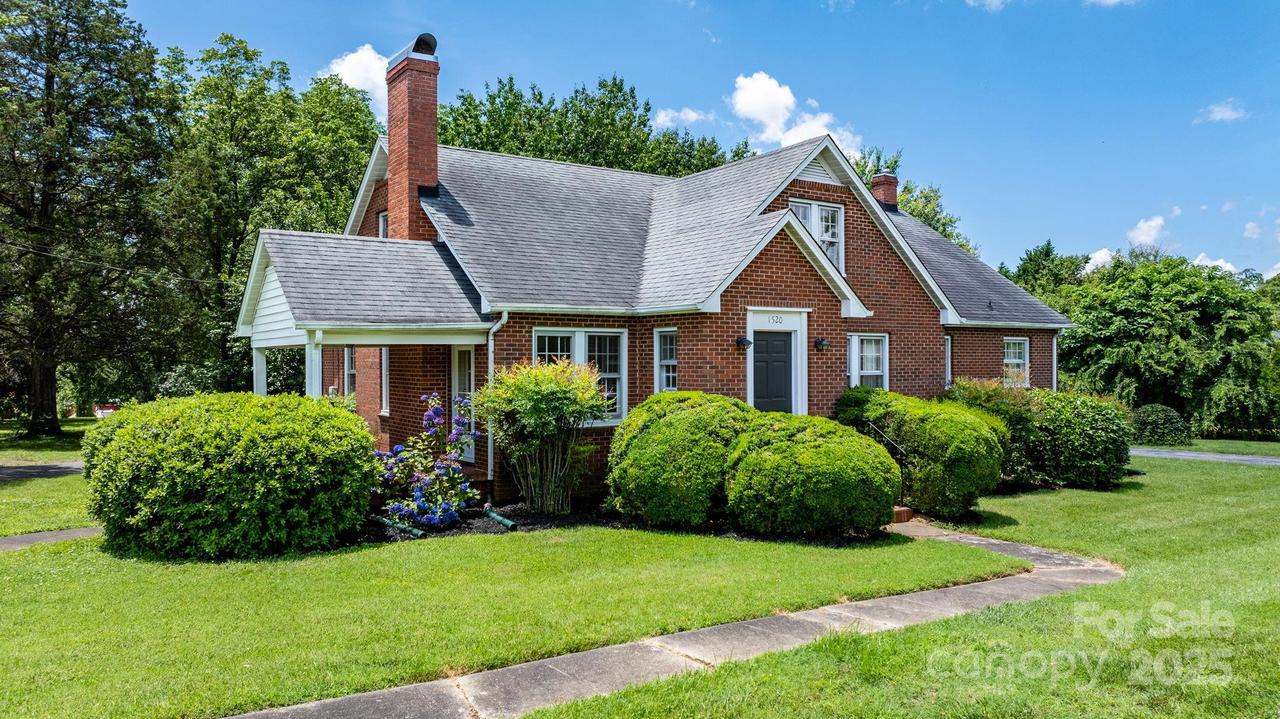 1520 21st Ave., Hickory, NC 28601