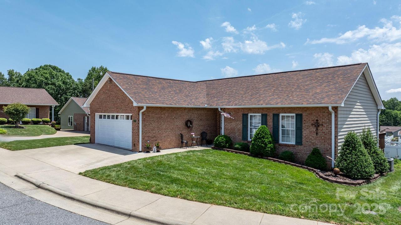 1206 Wexford Village Cir., Lenoir, NC 28645