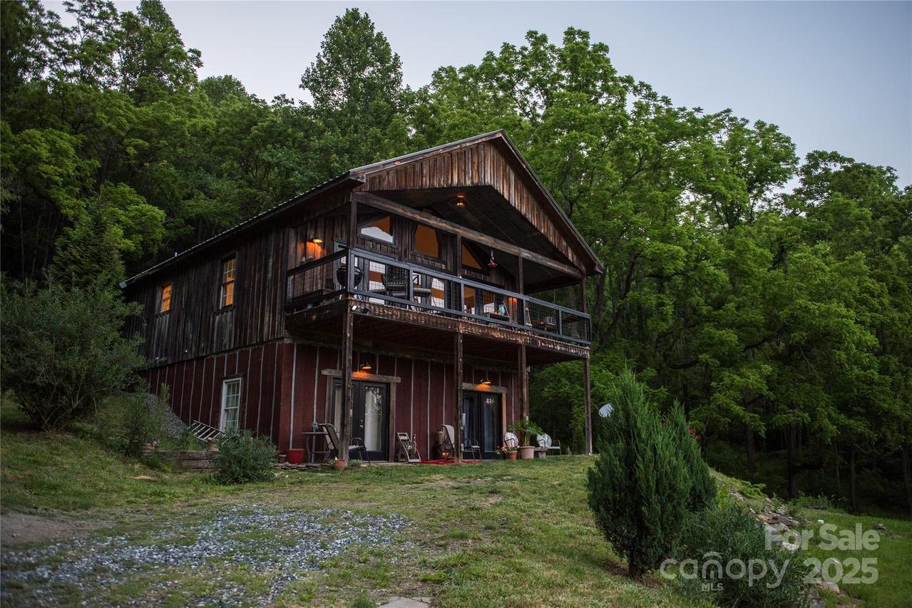 523 Lower Paw Paw Rd., Marshall, NC 28753