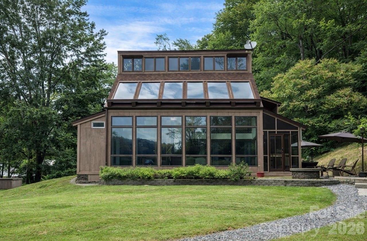 79 Creekside Ln., Spruce Pine, NC 28777