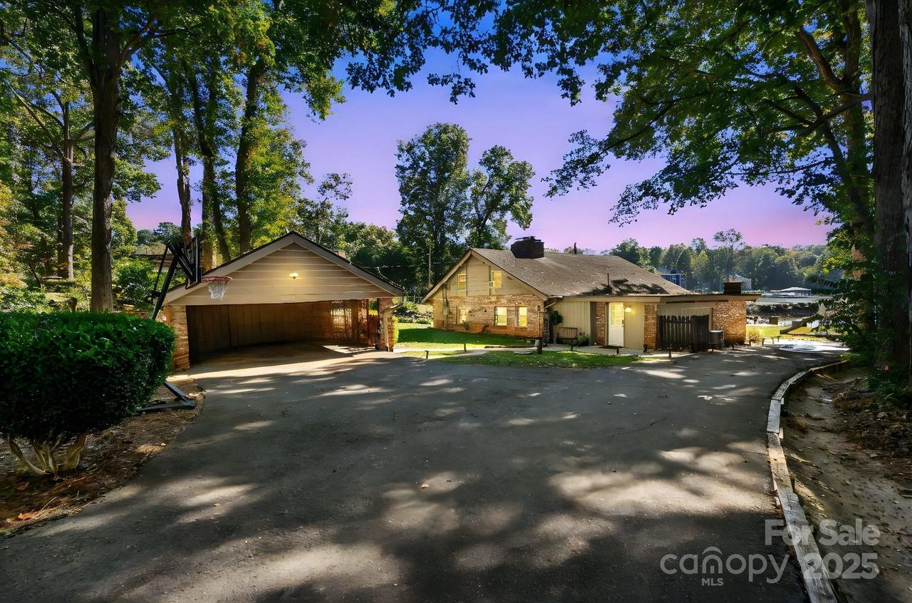 364 Catalina Dr., Mooresville, NC 28117