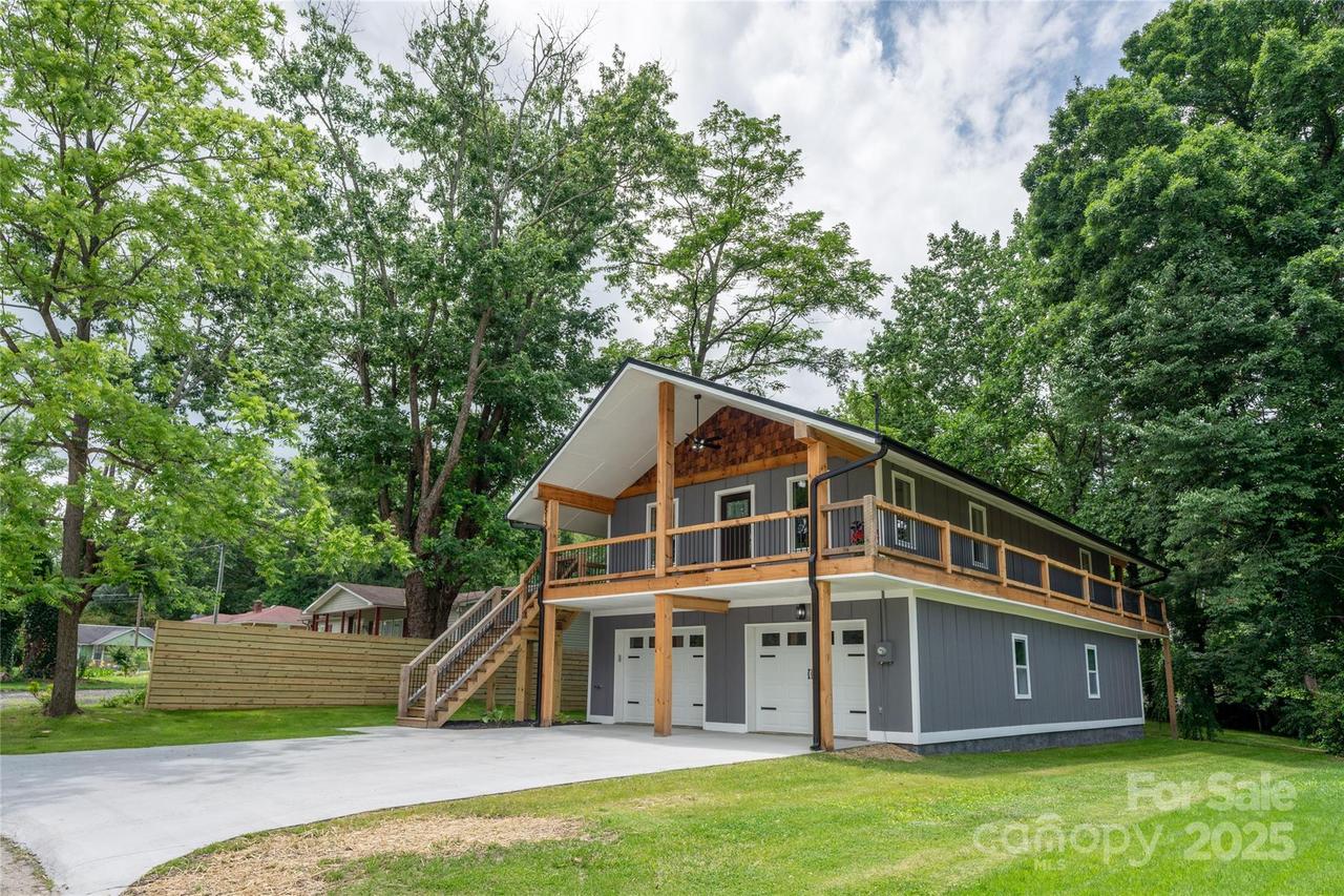 2513 Rolfe St., Hendersonville, NC 28791