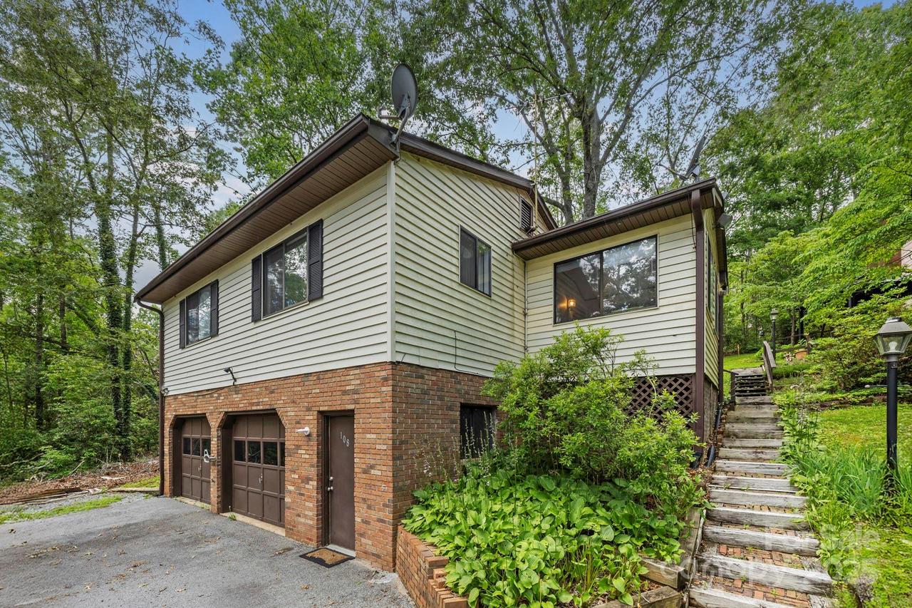 108 Deer Run Rd., Mills River, NC 28759