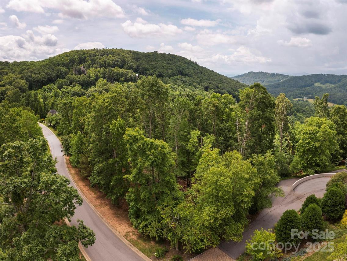 28 Windcliff Dr., Asheville, NC 28803