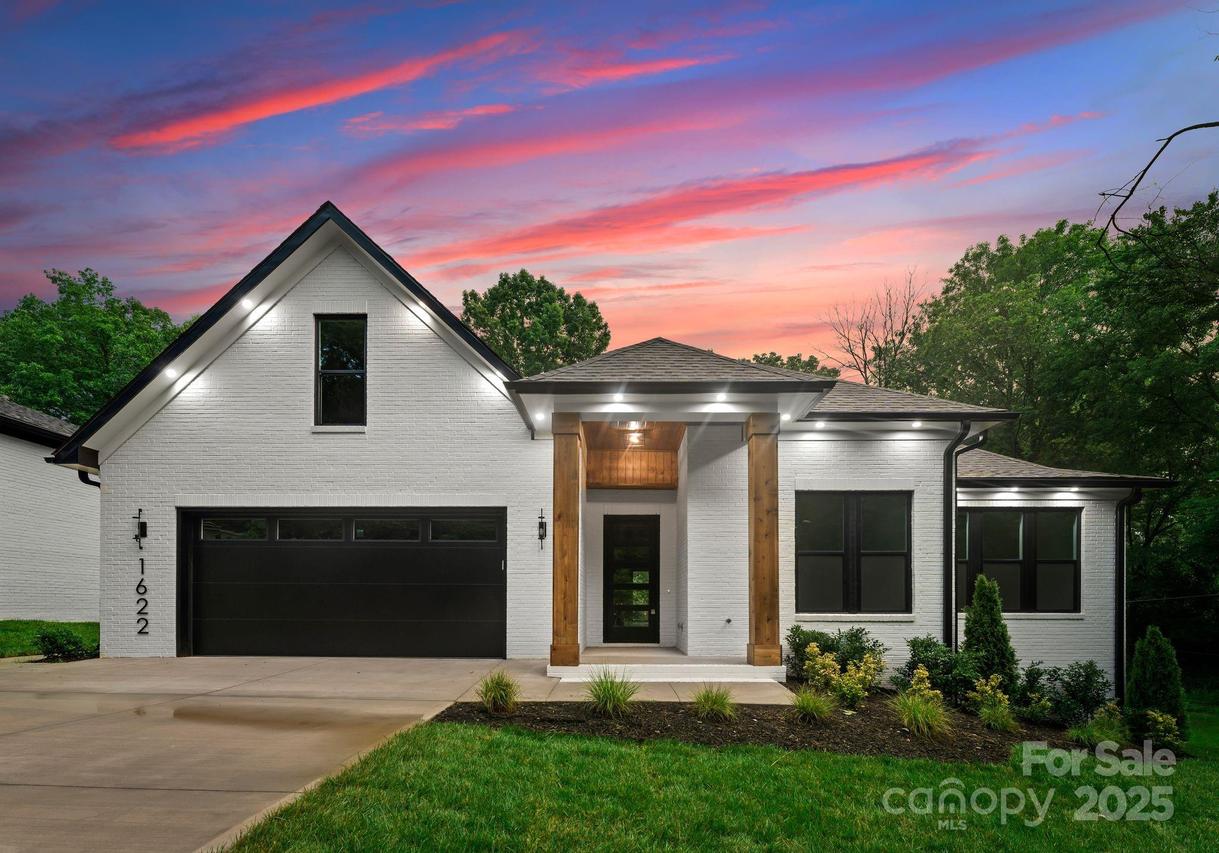 1622 Burtonwood Cir., Charlotte, NC 28212