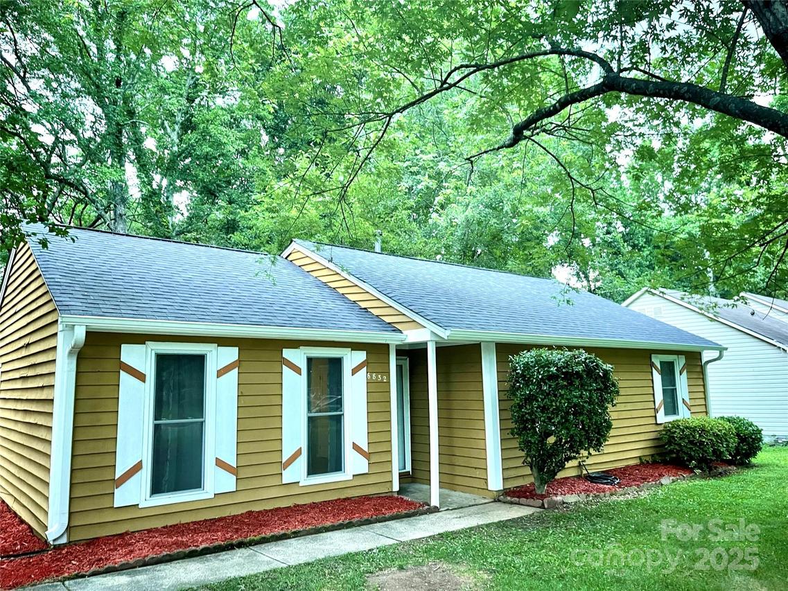 6832 Delta Lake Dr., Charlotte, NC 28215