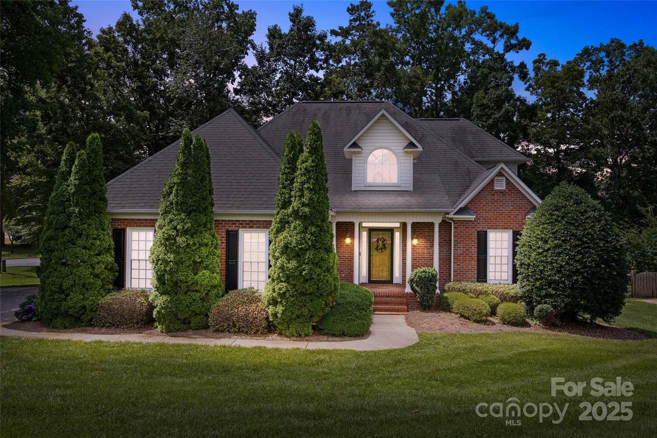 803 Woodmoore Ln., Kannapolis, NC 28081