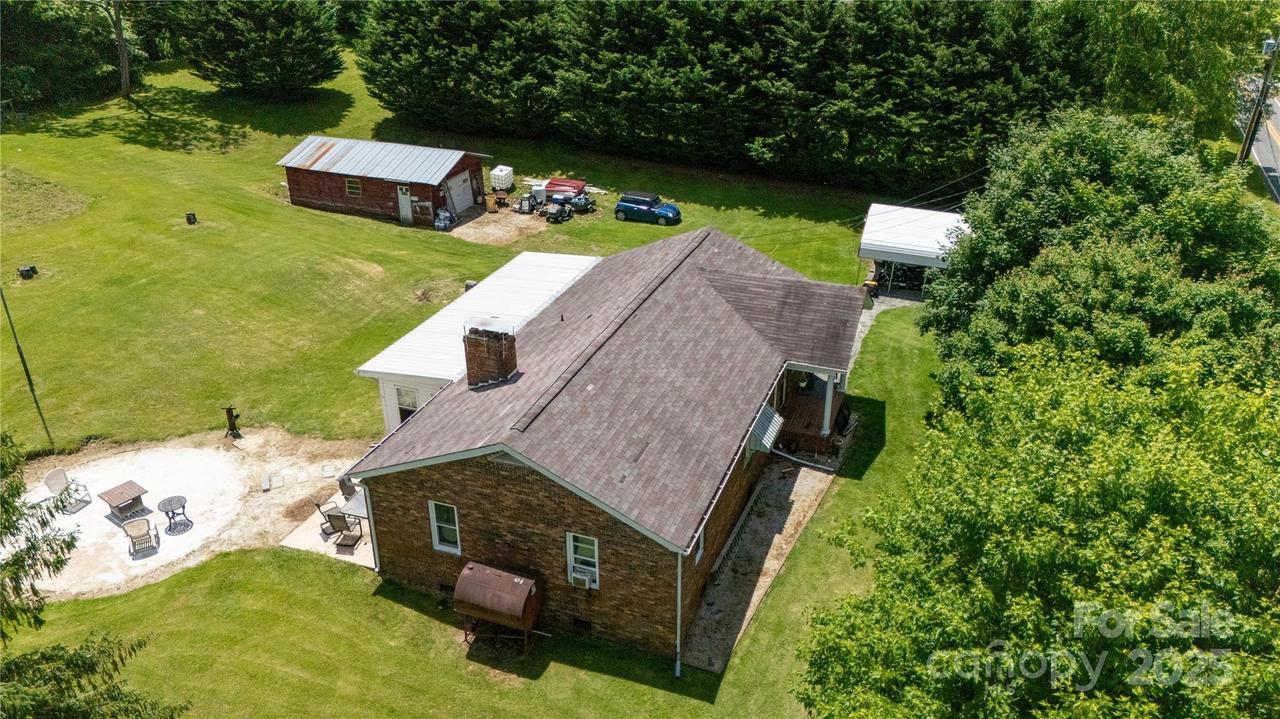 1424 Bear Creek Rd., Bakersville, NC 28705