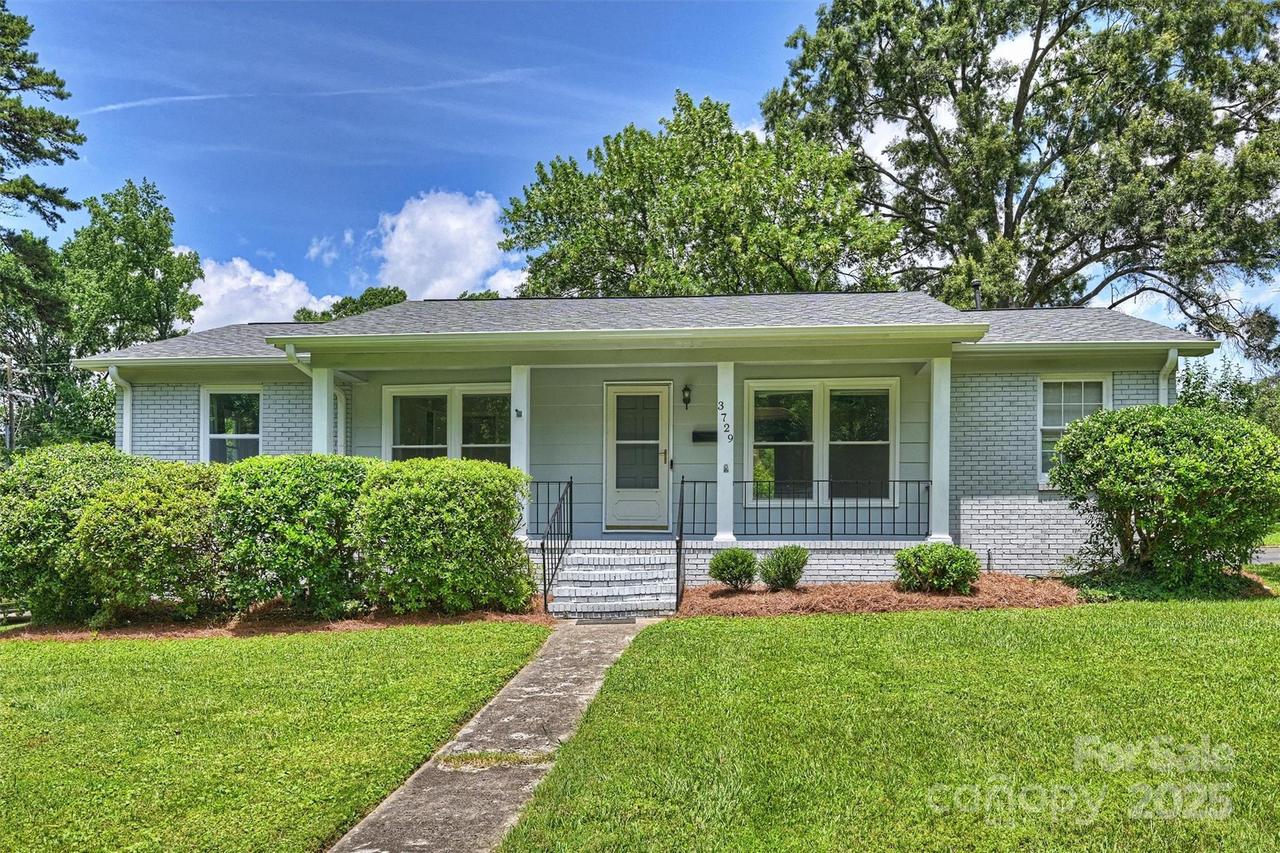 3729 Woodleaf Rd., Charlotte, NC 28205